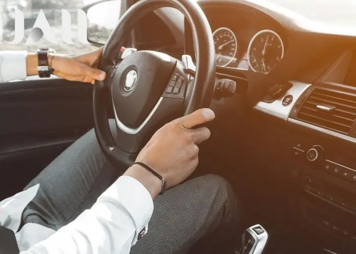 كيف تحصل على سائق خاص مع سيارة فخمة؟