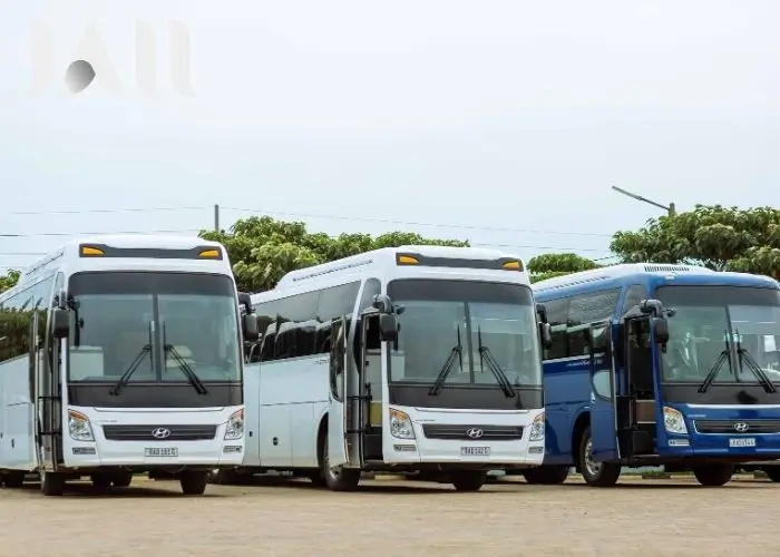 حافلات سياحية فاخرة مع سائق