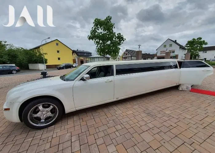 تأجير سيارات لاند كروزر مع سائق