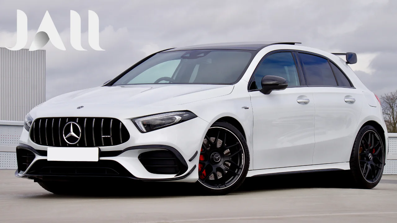 سيارة كبيرة فخمة