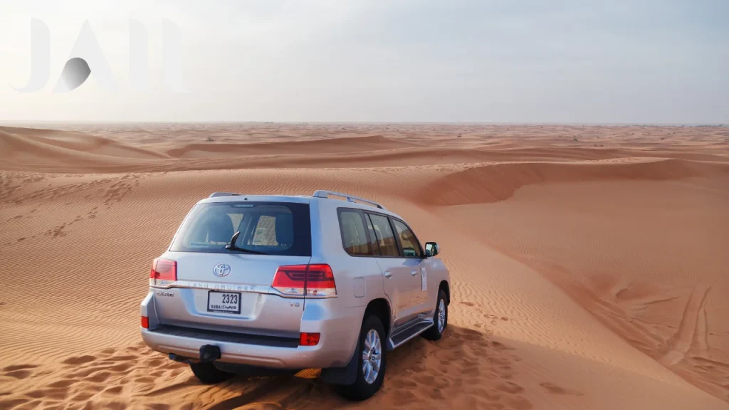 تأجير-سيارات-لاند-كروزر-مع-سائق-رفيقك-المثالي-في-الرحلات-الطويلة